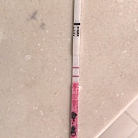 3.31排卵日，4.20测zzy白板但是排卵阳，姨妈推迟8天，一点姨妈感都没有，怎么回事？有一样的吗