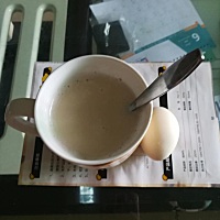 现磨的豆浆+自己做的中午饭(一个人吃完了一大碗米饭)  孕5  6周时候有轻微孕吐，孕8周基本好转，孕10-11...