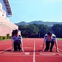 携手8年，高三恋爱 大学进去同一个学校，所以特意回学校拍了一组婚纱照 10年恋爱，17年9月婚礼，18年5月...