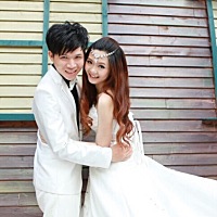 想起当初两人见面不到48小时就脑袋一热领了结婚证。现在想来我们也是够冲动的。然而不知不觉已过7年之痒...