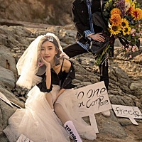 ‍两个月的肚子，拍的婚纱照，小心翼翼的😄