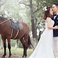 打小就认识也算是青梅竹马了，相恋三年有了我们爱情的结晶，一份默契，一份执着，一份真诚，一份相爱，...