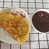 月子里还好有自己的妈妈帮忙做饭一起照顾宝宝，一天三餐不重样，口味也都清淡荤素搭配的，婆婆帮忙...