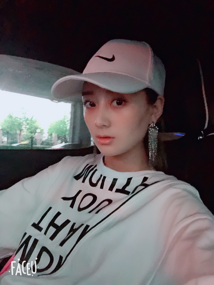 六个月了100斤脸都圆了