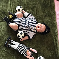 自己在家给宝宝拍的百天照，凑合着看吧😄😄