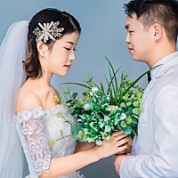 阳光正好，微风不燥，你也在笑，真想就这样伴你到老。