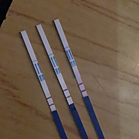 今天早上随便测的，两条杠，怕是炸胡，测了三次🤣🤣亲们多久可以检查胎心，我老公说现在还检查不出来