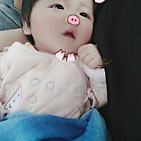 我的小🐷宝宝两个月四天了😘看着你和哥哥😍一天天的健康成长，麻麻再苦再累都值了，爱你们❤️