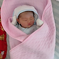 抱喜啦  卸货啦   4月21日剖宫产一枚五斤七两小公举   整个过程超级清醒   进手术室前一直发抖   都哭了...