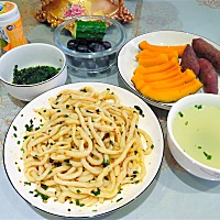 20周左右的时候检查医生说有点贫血多吃红肉，我是一个天生不爱吃肉的人，闻到肉就想 吐，没办法逼着自己...