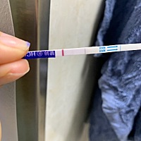 离大姨妈还有3天左右，测了一下，啥情况这是？太模糊