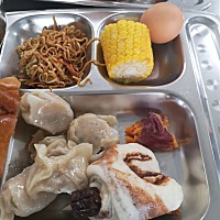 22号饮食记录 早餐  红薯 鸡蛋 豆浆 汤米粉 午餐  食堂的饭菜 见下图 晚餐  杂鱼汤 糖醋排骨 炒白菜 炒...