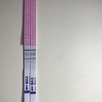 排卵试纸连续几天都是这样，刚刚用早孕试纸测一下，不知道是不是有了，还是心理作用？😭