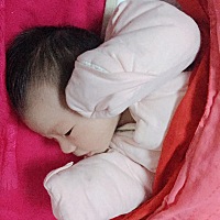 明天就半个月了，纪念一下小小的你，脚却不小，跟妈妈手的横的面积一样大～～～今天发现你的pp溃烂了，...