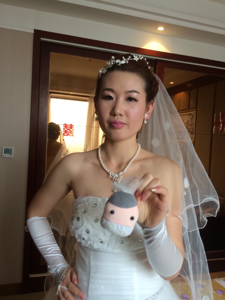 当天婚纱，关键在胸花～～