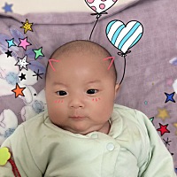 我家宝宝喝的奶粉，但是他要含着母乳才肯睡觉，不然就哭，母乳又不多，每次都吸得我好痛，安抚奶嘴也不...