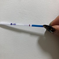 3月24号末次月经，截止现在没有丝毫要来姨妈的感觉，晚上测了一下，这是什么意思？水印吗？是中奖吗？