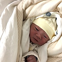 早上8点破水，晚上9:44顺产6斤男宝一枚，无撕裂无侧切，只是中途真的痛安逸了😂，看到宝宝那一刻，值...