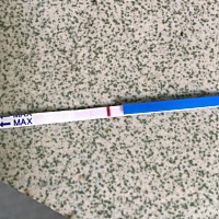 还有2天姨妈，今天姨妈感很强，就测了一下很淡，这是有了吗？