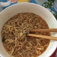 产后45天喂母乳，早上婆婆专门给我煮的泡面吃，呵呵！