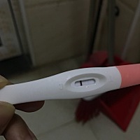 这是怀孕了吗，一个是昨天晚上测的，一个是今天早上测的，求助帮忙看看