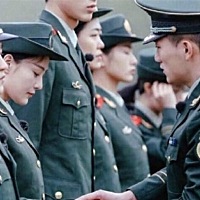 军人未婚先孕会受惩罚？？？ 恭喜军嫂张馨予喜提“猪宝宝”！话说自从张馨予结婚后，关于她怀孕的传...