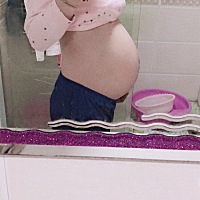 这种肚型是男宝还是女宝呢，自己总觉得是女宝，人家看我肚脐也说是女宝，我是下肚脐凸出，上面没凸出，...