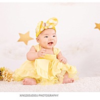 有没有一样的宝宝，只黏爸爸妈妈，其他人抱就哭，爸爸妈妈抱立马就不哭的