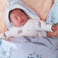 宝妈们，麻烦问一下大家，顺产侧切2个月同房感觉好像下面很疼很涨，老公也很难进入，请问你们有类似情况...