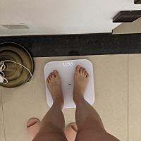 目前产后两个半月，4月10日～4月25日 15天的体重变化。
