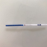 大家帮我看看这到底有没有，第二条有轻微的粉色