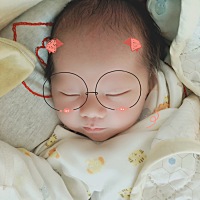 宝宝出生8天了，特别的乖我不知道别人家的宝宝是什么样的，我家宝宝从生下来就是吃了就睡，睡醒了就...