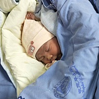 4月20号刨腹产我的小布丁顺利出生，佩奇一枚7斤4两，接棒，接棒