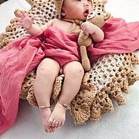 你不需要做个💯分小孩😘 你只需要健康成长😘 😘 （百岁照预告片，出自亲妈之手，总算没有坑娃�...