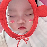 小丫头40天啦，可爱的不得了😍