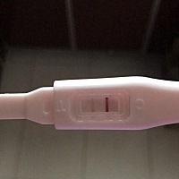 请各位宝妈们给看下是怀了了吗？月经推迟4天没来，好怕突然就来事了，最近几天小肚子有点微疼，不知道是...