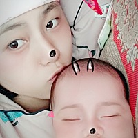 4月9日，剖腹产小乔治一枚 自从4维之后一直以为我家宝宝会长的非常帅气，是一个美男子，可是生出来之后...