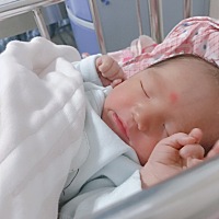 40周➕4天卸货啦，八点多接猪宝宝男一枚，顺产有侧切，打了无痛减少了好多痛苦。七斤，还没生的宝妈们一...