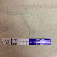 请问大家：月经推迟三天，试纸测出来这个情况，是怀孕了吗？平时姨妈喜欢提前几天来！