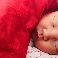 还有一星期满月了，肚脐还没掉，着急