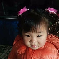 我是两个小孩的宝妈，天天在家也没事做，诚心结交一群志同道合的朋友交流育儿经验，有意者联系我啊