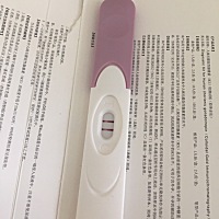 月经推迟了六七天，早上测试的时候两条线比这还明显，图片是一个小时后的，问过医院的人说要末次月经后...