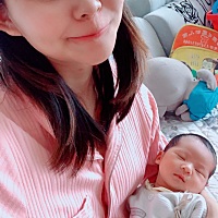 我家小妮子耶，老妈我希望你好好睡觉好不啦，别一放下就醒 ，呜呜 ～