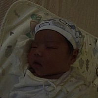 有没有宝妈觉得这个天坐月子真的超级热，我婆婆妈还非要我盖很厚，不能扎衣袖.