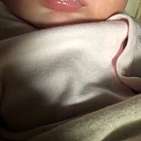 宝宝两个月大了 嘴巴里总是吐唾沫 你们的宝宝会这样吗？