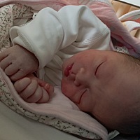 40+4终于卸货，见红后5个小时顺产男宝宝一枚