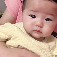 宝宝快四个月了，胎毛都没剃过，到底剃不剃，可是女孩子剃光头是不是很丑。小卷毛👩‍🦱