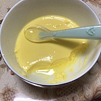 宝宝6个月了怎么这么能吃一顿一碗土鸡蛋都不够