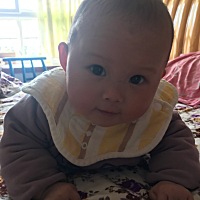 宝宝快6个月啦 不怎么长头发 有没有同款宝宝呀😊😊😊