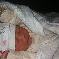 报喜了，4月25号顺产乔治一枚。6斤4两，之前做b超说宝宝偏大预估有8斤，把我吓的要死，谁知道生出来误差...